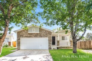 19558 E 18th Ave in Aurora, CO - Building Photo