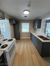 1300 E Nelson Ave in North Las Vegas, NV - Foto de edificio - Building Photo