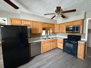 LARGE 4BR ONE LEVEL HOME WITH A GREAT FLOORPLAN.  TONS OF SPACE! in Indianapolis, IN - Building Photo - Building Photo