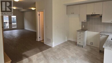 35 Marret Ln in Clarington, ON - Building Photo - Building Photo