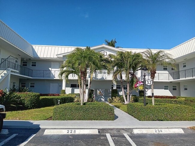 property at 32 Colonial Club Dr