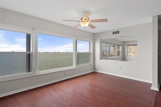 5980 Shore Blvd S in Gulfport, FL - Building Photo - Building Photo