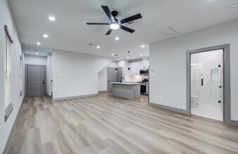 1065 South Ln in Houston, TX - Building Photo - Building Photo