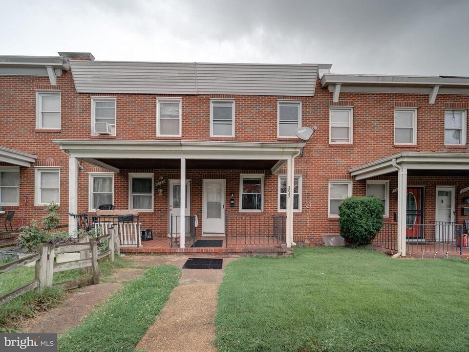 2047 Griffis Ave in Baltimore, MD - Building Photo