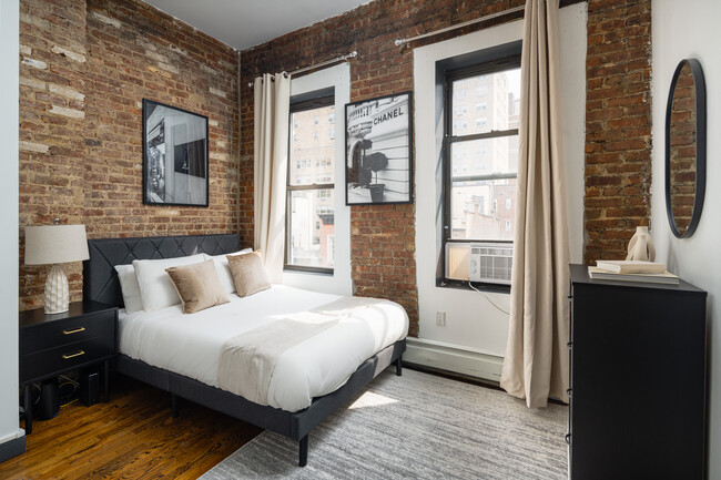 Stylish 3/4BD Apartments (+Rooftop&Backyard) in New York, NY - Building Photo - Building Photo