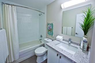 2300 Marine Drive in Oakville, ON - Building Photo - Interior Photo