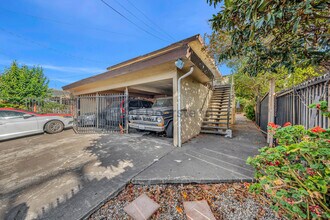 7344 Weld St in Oakland, CA - Foto de edificio - Building Photo