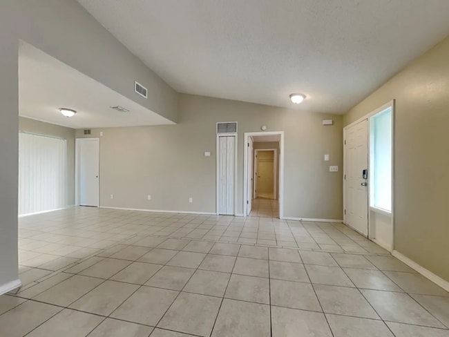 3715 Coppertree Cir in Brandon, FL - Building Photo - Building Photo