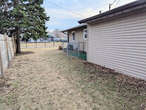 1993 Meadow Dr in Beloit, WI - Foto de edificio - Building Photo