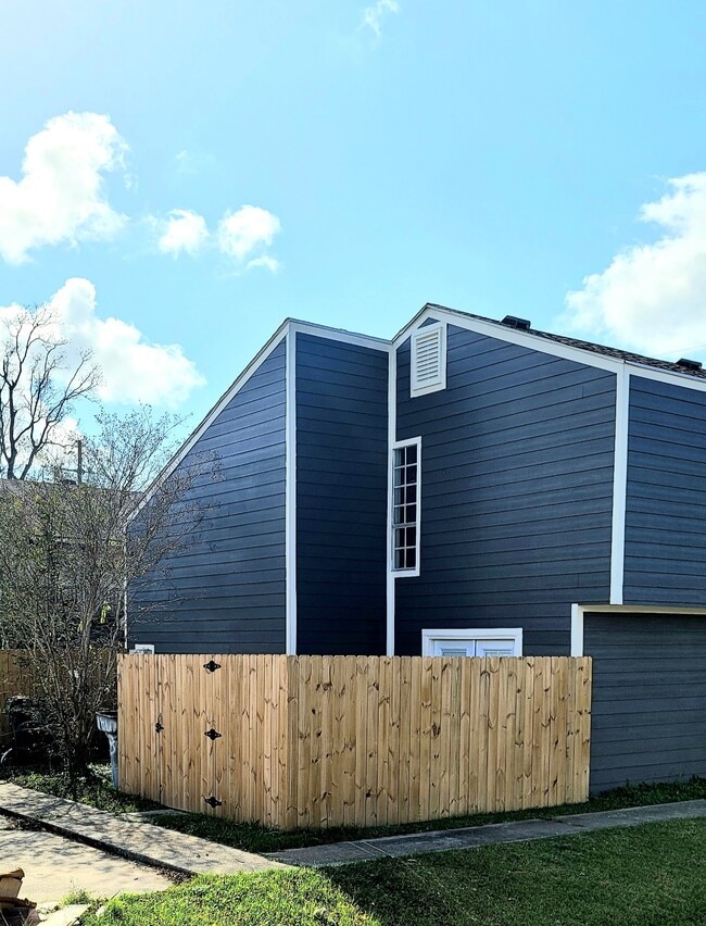 property at 1859 Fox Run Dr