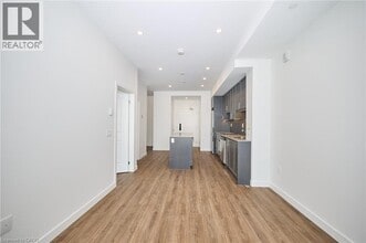 461 Green Rd in Hamilton, ON - Building Photo - Building Photo