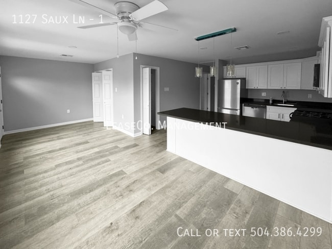 1127 Saux Ln in New Orleans, LA - Foto de edificio - Building Photo