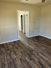 110 S 6th St in Noble, OK - Foto de edificio - Building Photo