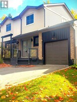 932 Elgin St in Newmarket, ON - Building Photo