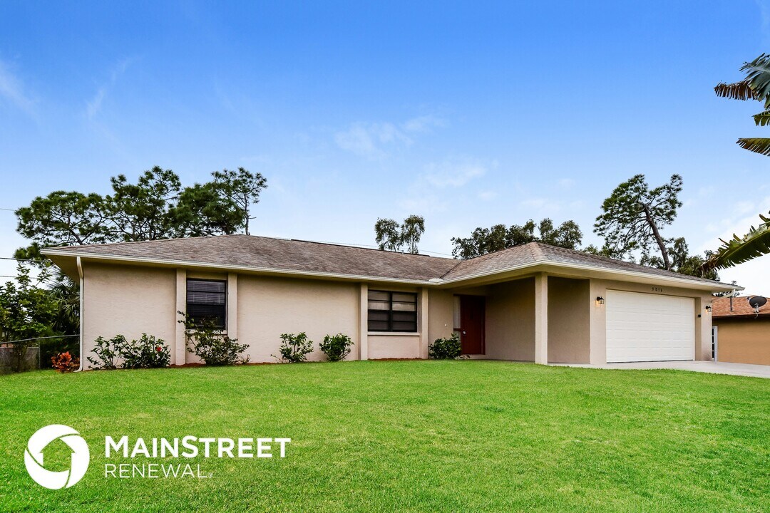 9076 Pineapple Rd in Ft. Myers, FL - Building Photo
