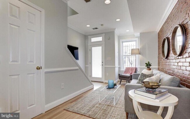 1010 W St NW in Washington, DC - Building Photo - Building Photo