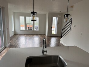 6890 SE Crimson Ln in Hillsboro, OR - Building Photo - Building Photo