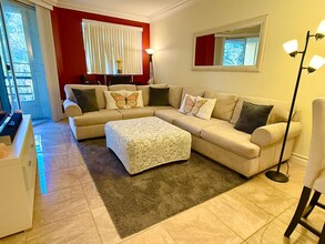 210 E Flamingo Rd in Las Vegas, NV - Building Photo - Building Photo