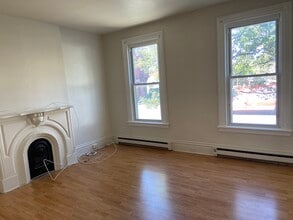 1300 6th Ave, Unit 1 in Watervliet, NY - Foto de edificio - Building Photo