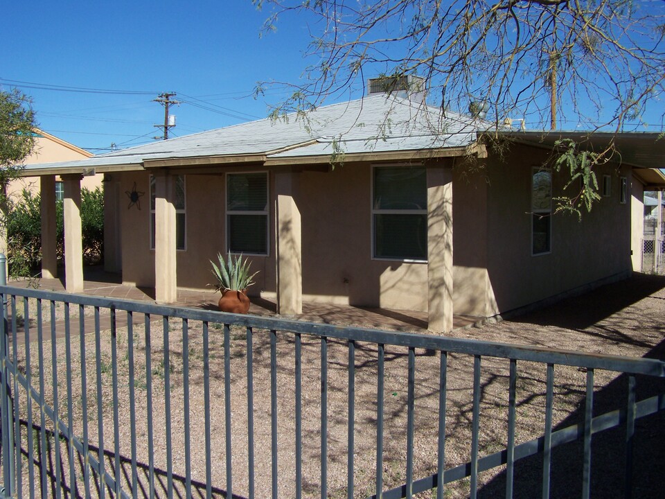 211 E 1st Ave in Ajo, AZ - Building Photo