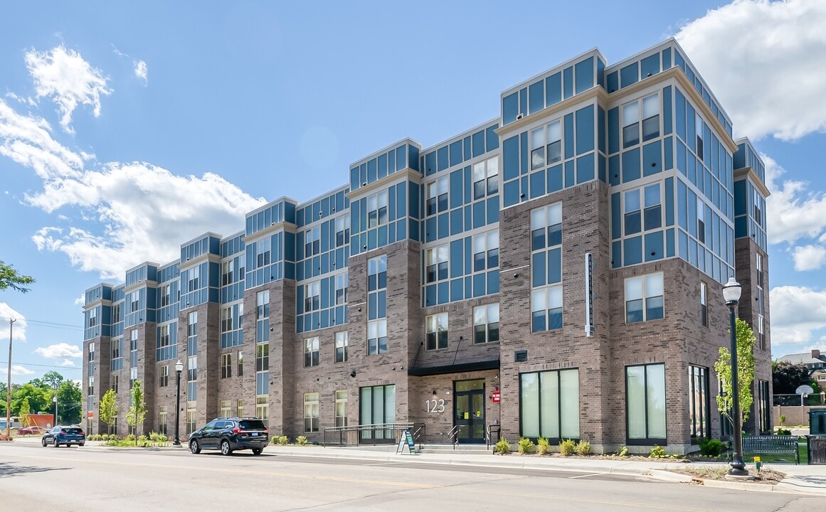 Francis Senior Lofts in Jackson, MI - Building Photo