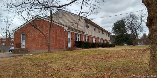 293 Bidwell St in Manchester, CT - Building Photo - Building Photo