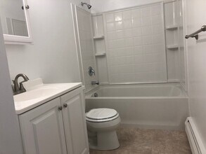21 Mountain View Terrace in Winchester, CT - Building Photo - Building Photo