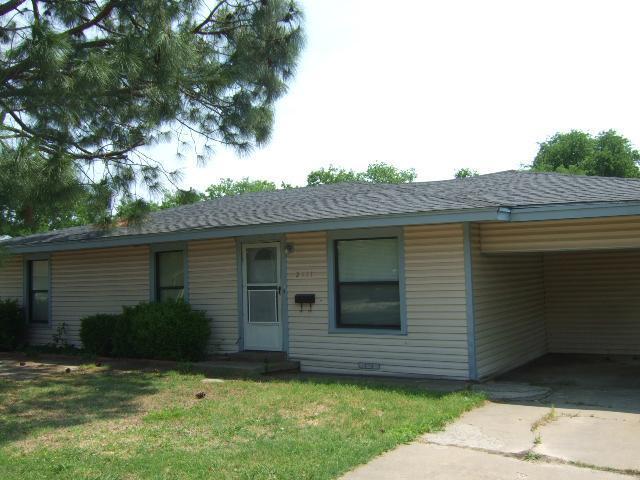 2111 Pollard St in Greenville, TX - Building Photo - Building Photo