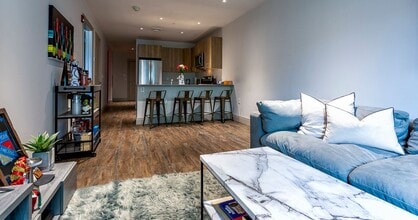 1 EMain St- Downtown Bay Shore in Bay Shore, NY - Foto de edificio - Building Photo