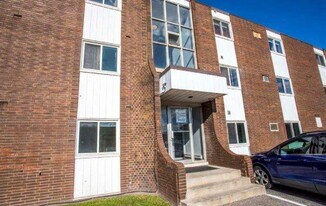 Sandwich Street Apartments in Windsor, ON - Building Photo