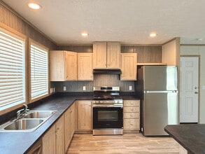 658 Walnut St in Westland, MI - Building Photo - Building Photo