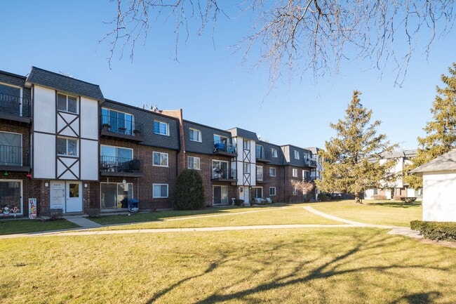 property at 9457 Bay Colony Dr