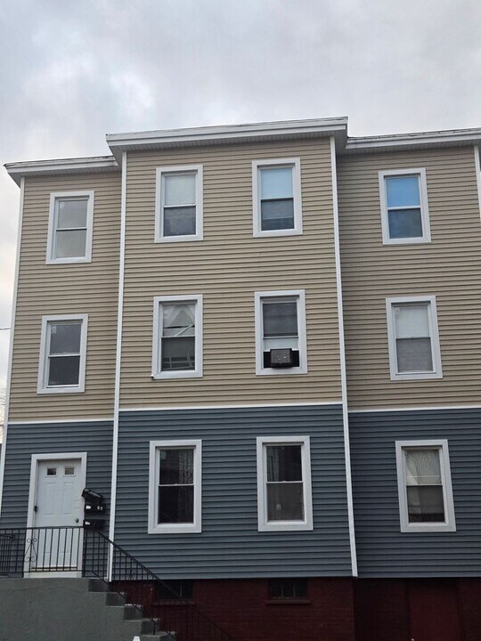 399-401 Orms St in Providence, RI - Building Photo
