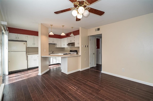 10138 Sakura Dr in St. Louis, MO - Building Photo - Building Photo