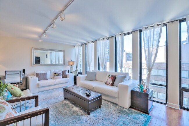200 E Delaware Pl in Chicago, IL - Building Photo - Building Photo