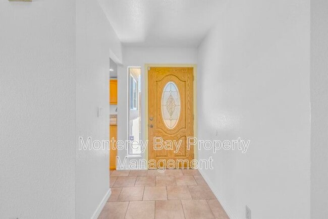 143 Seal Ct in Marina, CA - Building Photo - Building Photo