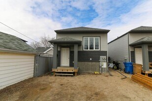 503 Ottawa St in Regina, SK - Building Photo