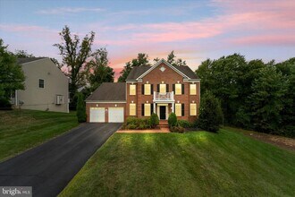 8901 Hargrove Ct in Fairfax, VA - Building Photo - Building Photo