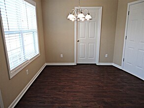 4327 James Wade Dr in Snellville, GA - Foto de edificio - Building Photo