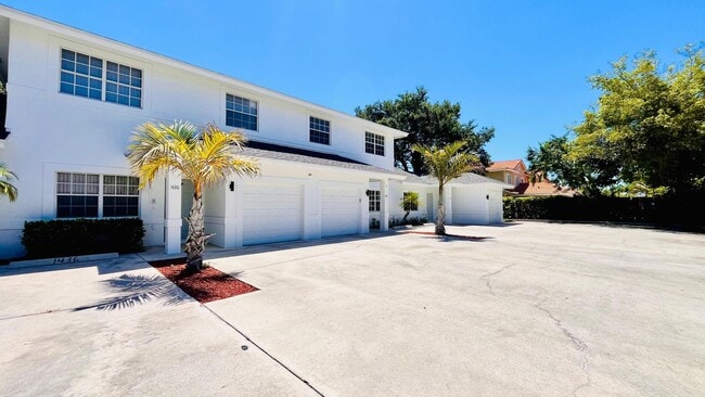 1436 Hawthorne Pl