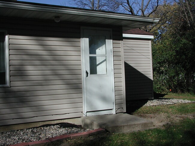 402 Wolfe Ave, Unit #B