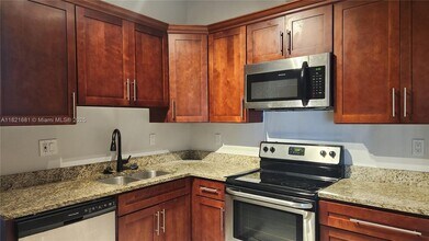 3243 NW 203rd Ln in Miami Gardens, FL - Building Photo - Building Photo