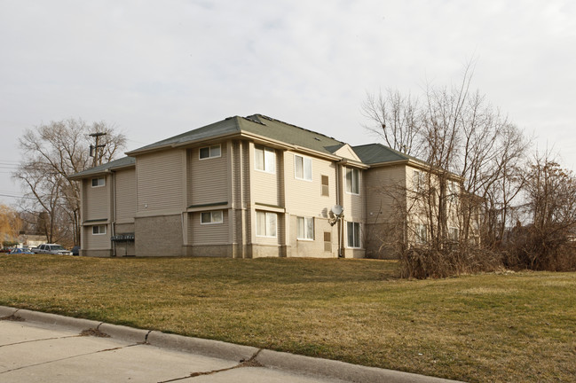 Hines View in Dearborn Heights, MI - Building Photo - Building Photo