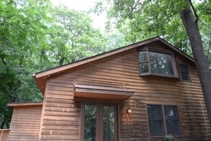 843 Rocky Acres Ln in Blacksburg, VA - Building Photo