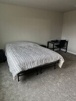 2251 Ridgewood Dr in Wasilla, AK - Building Photo