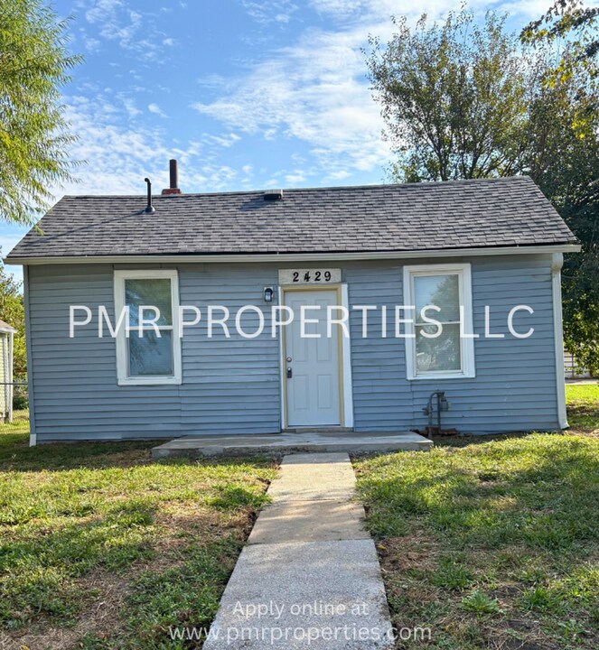 2429 S 10th St in St. Joseph, MO - Building Photo