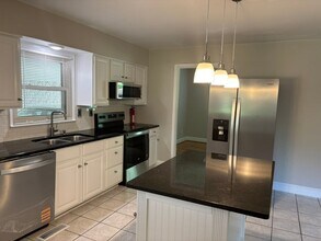 5027 Dogwood Pl in Charlotte, NC - Building Photo - Building Photo