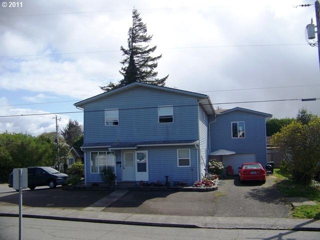 2713 Sheridan Ave in North Bend, OR - Building Photo