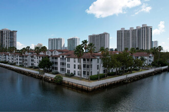 17900 NE 31st Ct in Aventura, FL - Building Photo - Building Photo