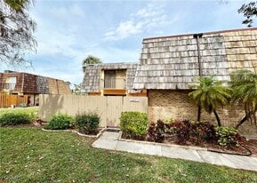 1607 Park Meadows Dr in Ft. Myers, FL - Building Photo